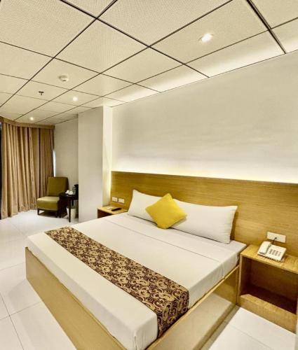 LuxeLite Suites Pasay, Пасай