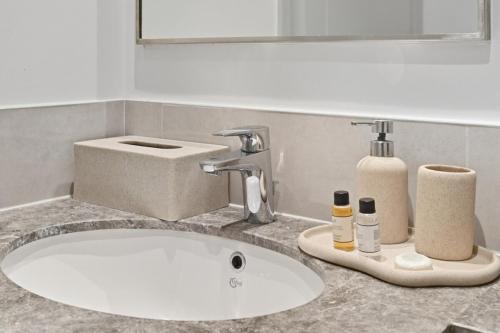 Burj Khalifa View Next to Dubai Mall Sleeps 12, Dubái (foto 9)