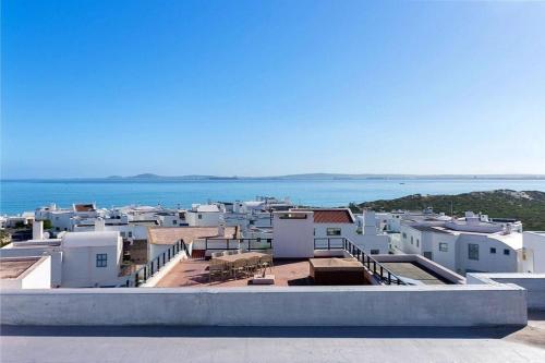 Villa Boheme, Stunning Lagoon Views, 10 Sleeper in Paradise Beach