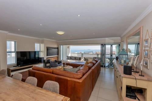 Villa Boheme, Stunning Lagoon Views, 10 Sleeper in Paradise Beach