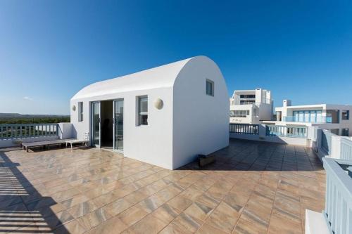 Villa Boheme, Stunning Lagoon Views, 10 Sleeper in Paradise Beach