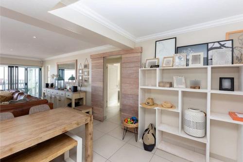 Villa Boheme, Stunning Lagoon Views, 10 Sleeper in Paradise Beach