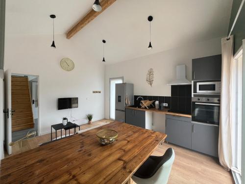 Maison indépendante avec cour privative gîte à louer Peyraud