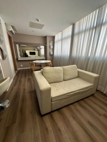 Apartamento completo e bem localizado