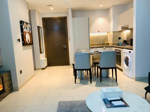 STAY BY LATINEM Luxury 2BR Holiday Home CV B2513 near Burj Khalifa, Dubai (photo 3)