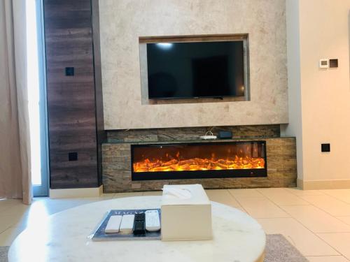 STAY BY LATINEM Luxury 2BR Holiday Home CV B2513 near Burj Khalifa, Dubai (photo 2)