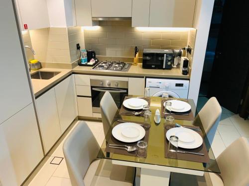 STAY BY LATINEM Luxury 2BR Holiday Home CV B2513 near Burj Khalifa, Dubai (photo 7)