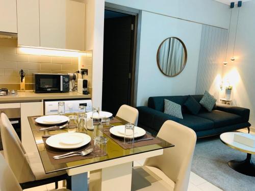 STAY BY LATINEM Luxury 2BR Holiday Home CV B2513 near Burj Khalifa, Dubai (photo 5)