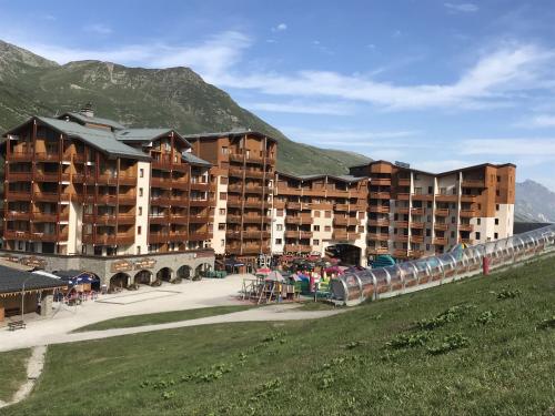 Facilities, 1404 T2 Aconit Les Menuires in Les Bruyeres