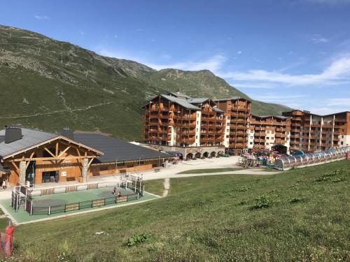 Facilities, 1404 T2 Aconit Les Menuires in Les Bruyeres