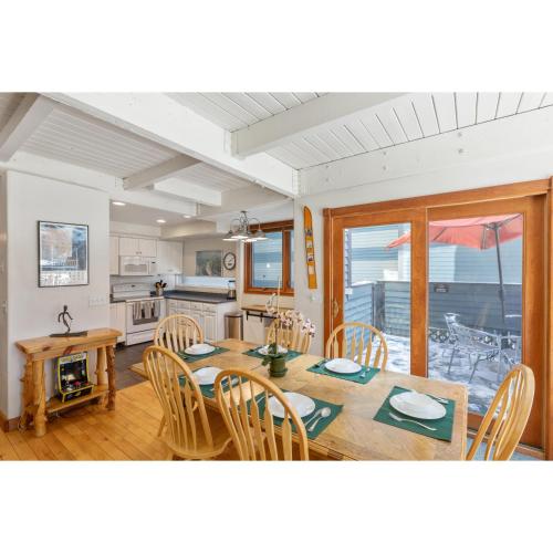 Twin Lodge 337 & 338 - Liftside and Hot Tubs Access - image 4