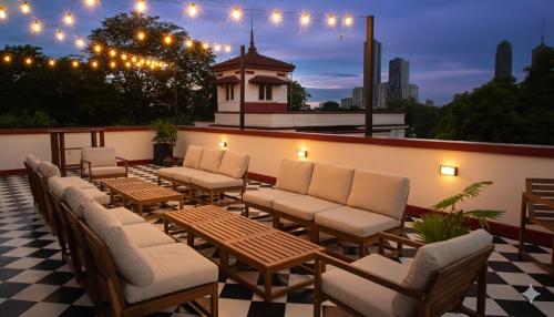 MiraNamin Nest CALACHUCHI - Cozy Room in Historic Home - Indoor Plunge Pool, Petite Desk, Garden View with Balcony, Self-Service Breakfast, Guest Kitchen, Rooftop, Pet-Friendly, Manila (Foto 7)