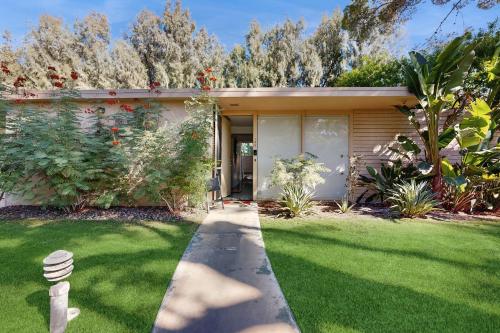 Racquet Club Cottage Permit# 271 in Palm Springs, USA