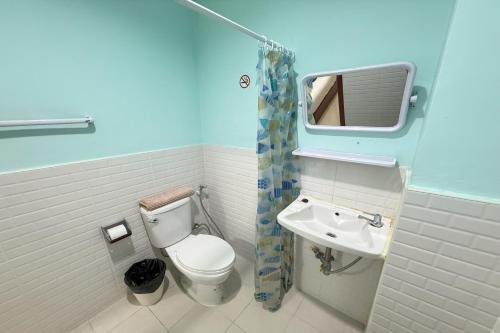 room detail thumbnail 2