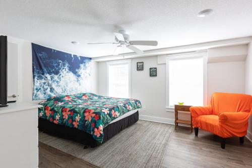 Short Walk to Beach Coastal Home in Heart of NH - image 3