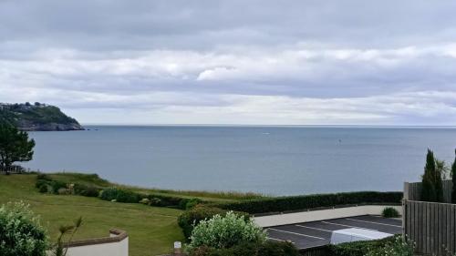 Cliff Court Apartments Room Type - Apartment with Sea View