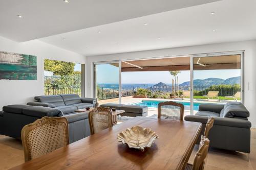 Villa contemporaine avec vue mer in Mandelieu-la-Napoule Center