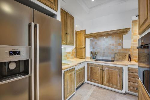 Villa contemporaine avec vue mer in Mandelieu-la-Napoule Center