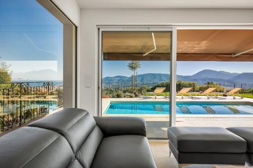 Villa contemporaine avec vue mer in Mandelieu-la-Napoule Center