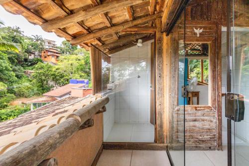 Zuhanyzó, Churrasqueira e garagem a 500m da Praia de Perequê (Churrasqueira e garagem a 500m da Praia de Pereque) in Praia do Pereque