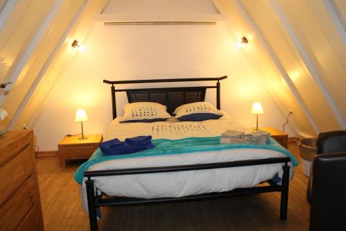 Les Combes avec piscine chauffée au nord Sarlat (Les Combes avec piscine chauffee au nord Sarlat) in มงติญัค