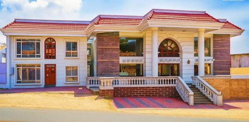 The Majestic Crown Hotel in Ooty - Mysore