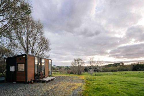 Kiwi Farm Cabin 1 by Tiny Away in Waitoki