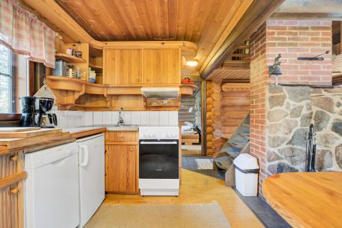 Laavu 15 Original Log Cabin with Sauna in Пігатунтурі