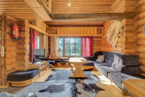 Laavu 15 Original Log Cabin with Sauna in Пігатунтурі