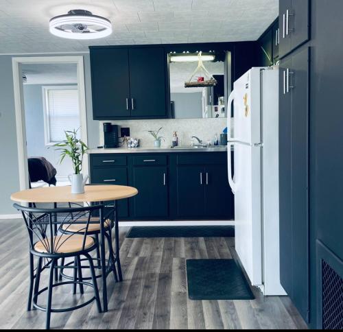 Létesítmények, 1 BR Cozy Apartment with Fire Pit Short walk to town in Nappanee (Indiana)
