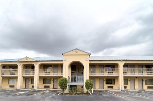 Deerfield Inn By Capital O Blytheville AR I55 - 숙소 외관