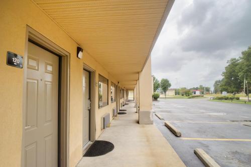 Deerfield Inn By Capital O Blytheville AR I55 - 출입구