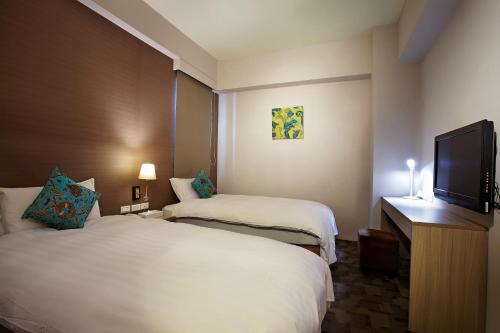 Standard Twin Room image 2