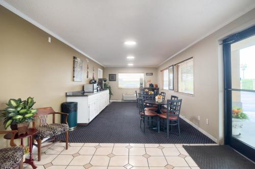 Deerfield Inn By Capital O Blytheville AR I55 - 식음료(F&B)