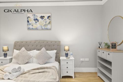Luxury 4 Bedroom London Flat near Edgware Rd Tube and Hyde Park - Sleeps 8 - image 2