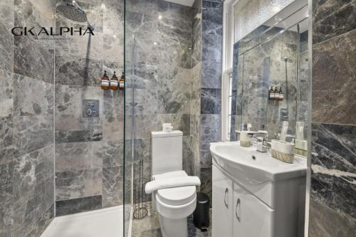 Luxury 4 Bedroom London Flat near Edgware Rd Tube and Hyde Park - Sleeps 8 - image 10