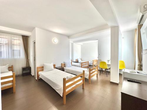 Hotel Lobo Budva - image 3
