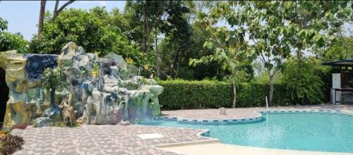 Finca Hotel Villavalusa in Marsella