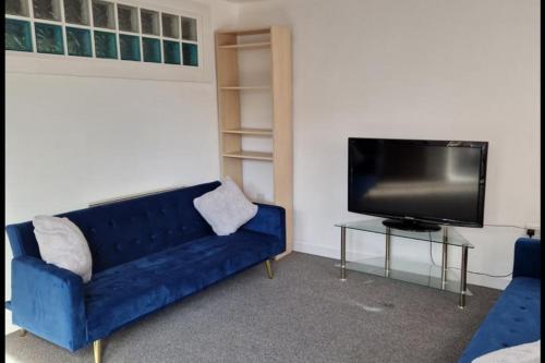 Apt - Sleeps 7 - Walking Distance to Attractions, Liverpool (photo 2)