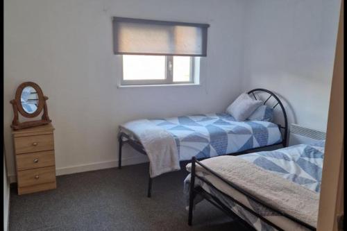 Apt - Sleeps 7 - Walking Distance to Attractions, Liverpool (photo 3)