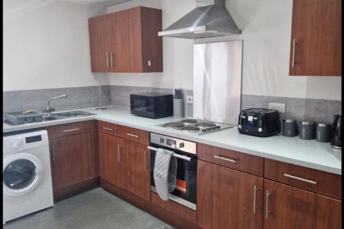 Apt - Sleeps 7 - Walking Distance to Attractions, Liverpool (photo 4)