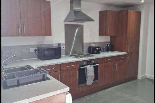 Apt - Sleeps 7 - Walking Distance to Attractions, Liverpool (photo 8)