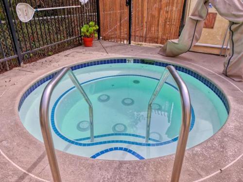 Pacific Plaza #306 - Ocean View - 1BdrmUp-2Q in Okeano (CA)