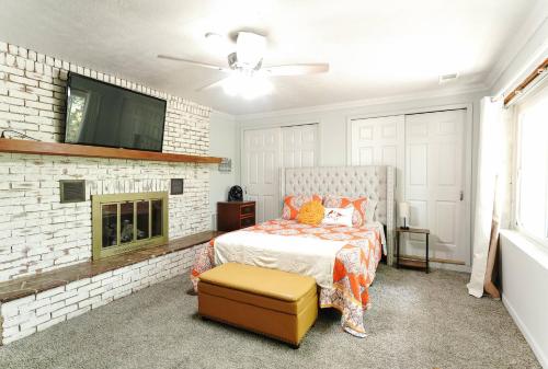Fully Furnished Private Basement Apartment in Carmel in 卡梅爾