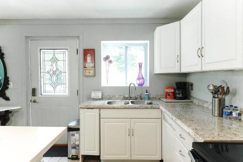 ห้องครัว, Fully Furnished Private Basement Apartment in Carmel in คาร์เมล (IN)