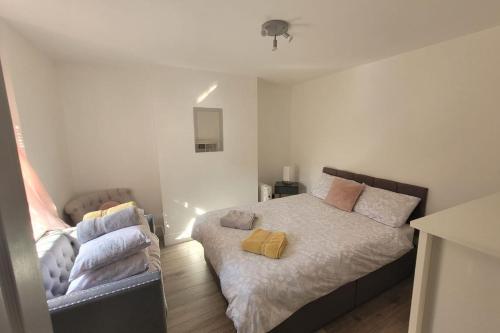 Apt - Sleeps 4 5 - Garden - Parking