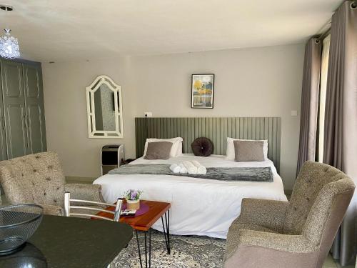 Spacious ground-floor studio in central New Chadcombe - 2316, Highlands