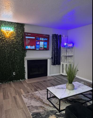 Modern Comfort Near AT&T Stadium Peaceful Getaway in DFW