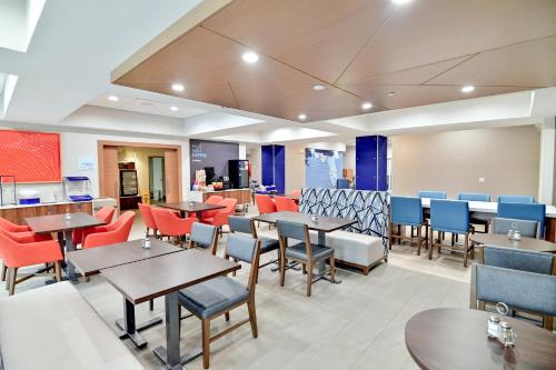 Days Inn by Wyndham Palm Coast - image 2