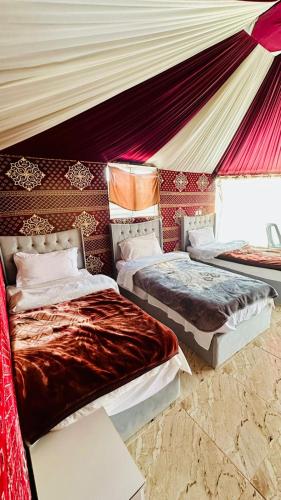 3 twin beds
